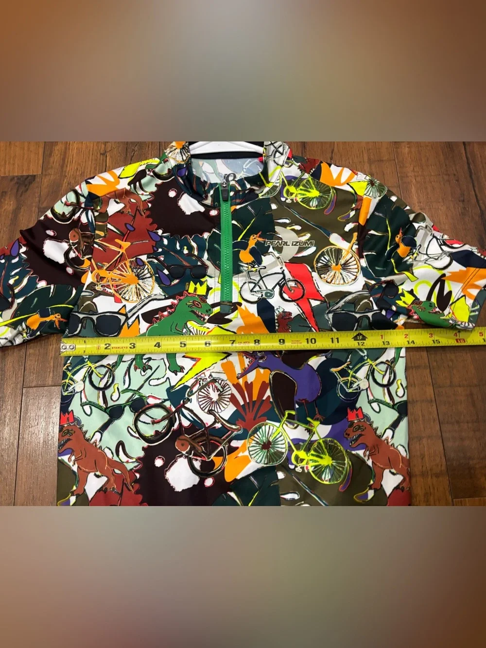 Pearl Izumi Junior Quest Jersey in Graffiti Biking Cycling Dinosaur Youth M